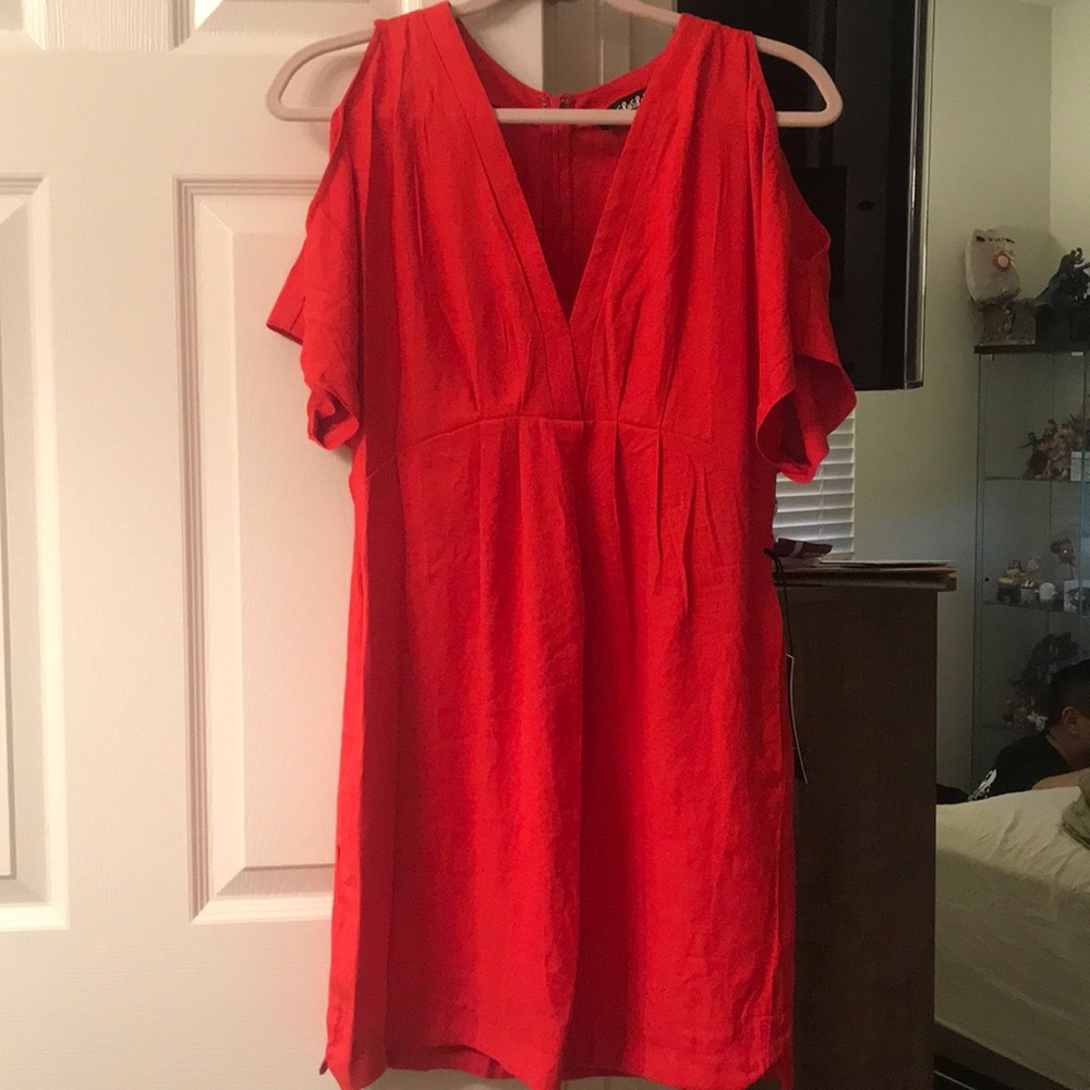 Lulus dress with shoulder cutout NWT